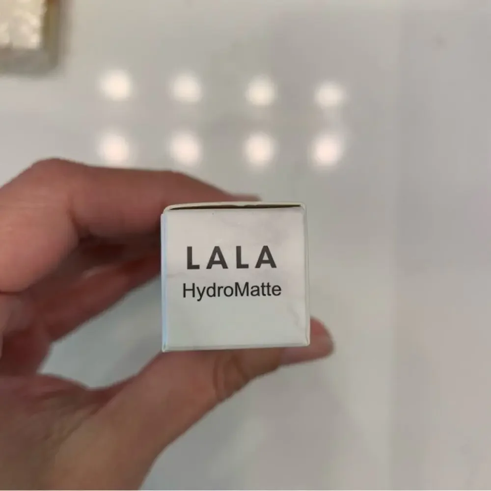 LALA Hydromatte Lip Stain dark nude
